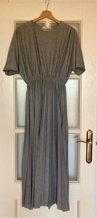 Vestido largo plisado Mango