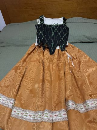 Traje de fallera huertana