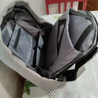 Mochila Antirrobo Negra y Gris