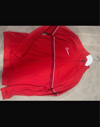 Chaqueta deportiva Nike roja