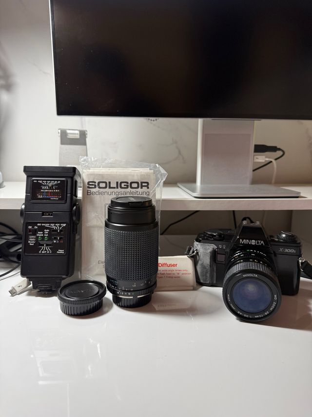 Cámara Minolta X-300s + Lente y Flash