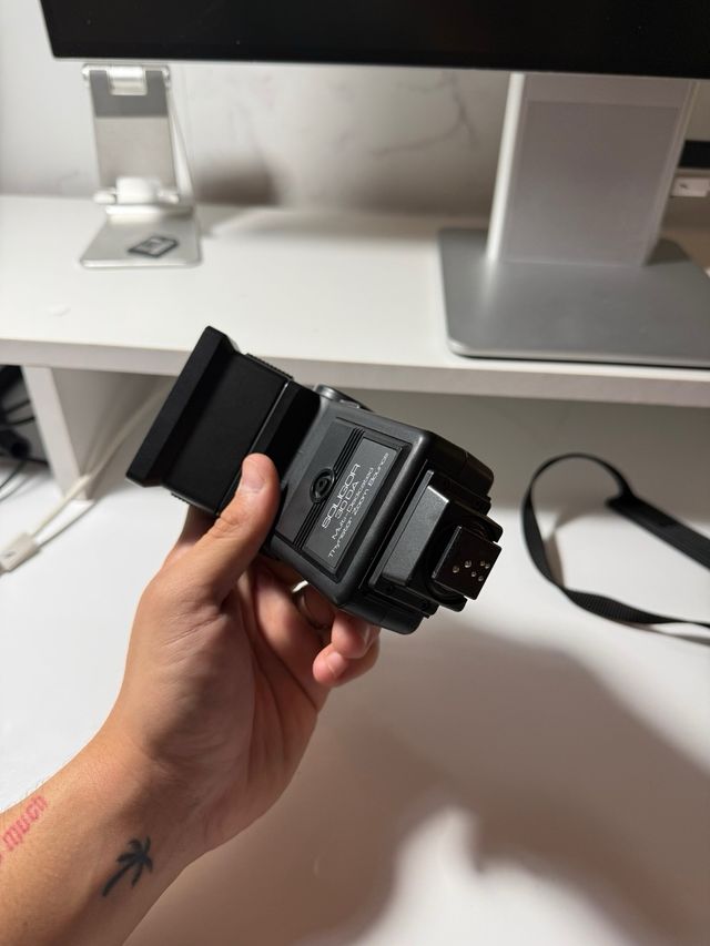 Cámara Minolta X-300s + Lente y Flash