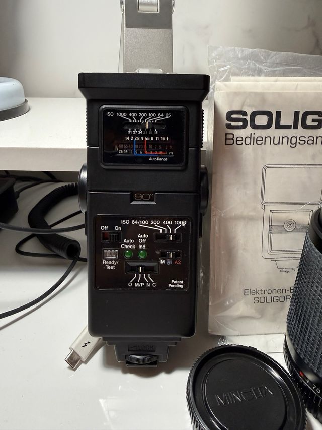 Cámara Minolta X-300s + Lente y Flash