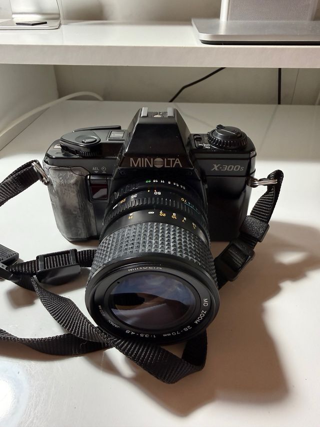 Cámara Minolta X-300s + Lente y Flash
