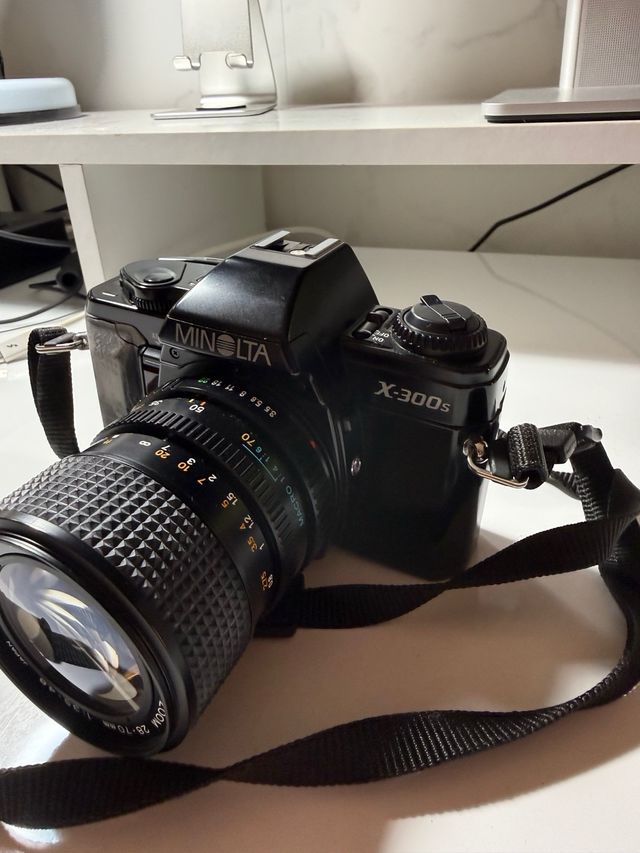 Cámara Minolta X-300s + Lente y Flash