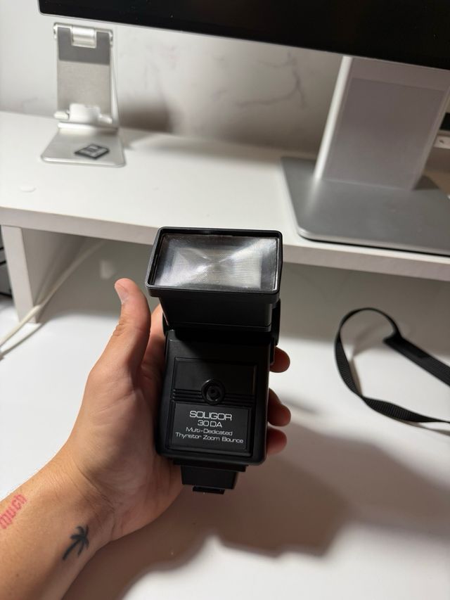 Cámara Minolta X-300s + Lente y Flash