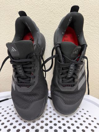 Zapatillas Adidas Negras y Rojas