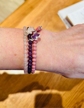 Pulseras TOUS rosas y moradas de piedras