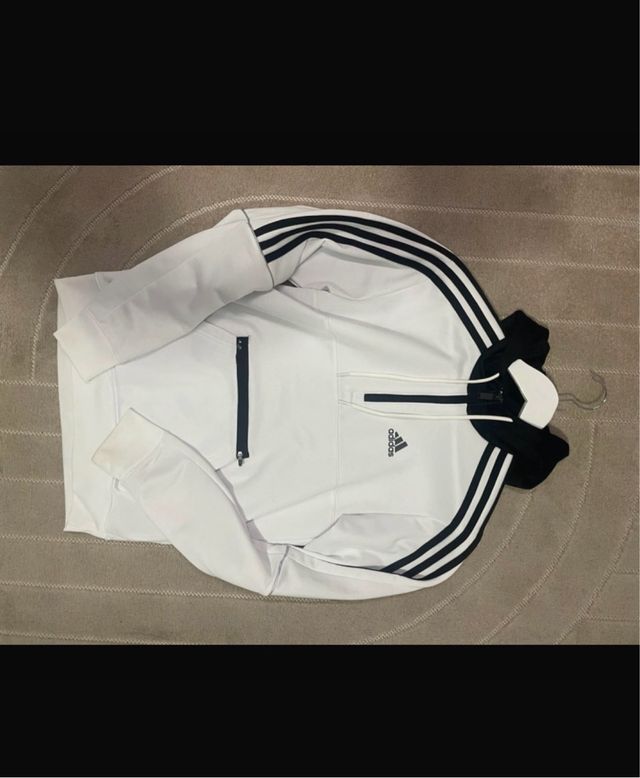 Chaqueta Adidas con cremallera y capucha