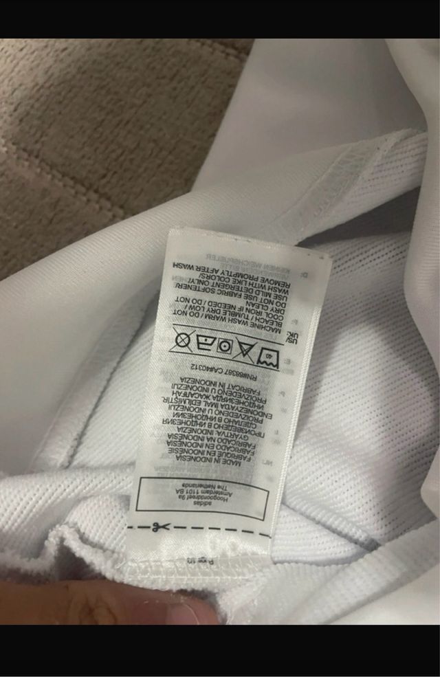 Chaqueta Adidas con cremallera y capucha