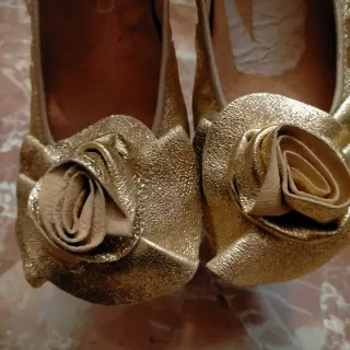 Bailarinas doradas con flor talla 36