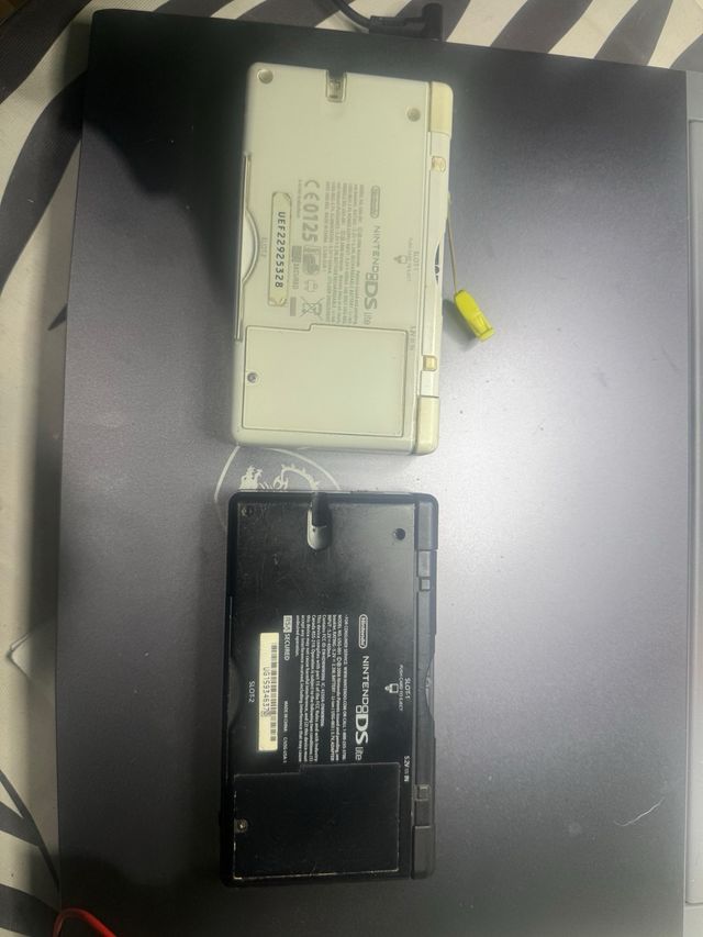 2 Nintendo DS Lite para piezas