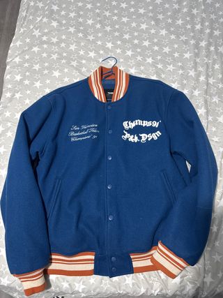 Chaqueta estilo fútbol americano azul y naranja