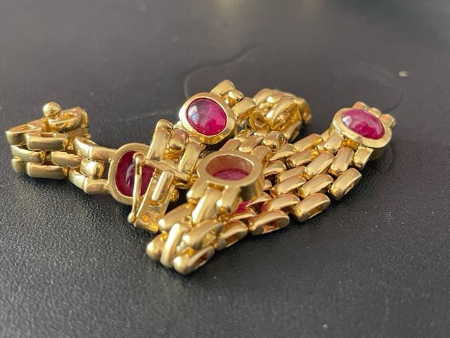 Pulsera de oro con rubíes