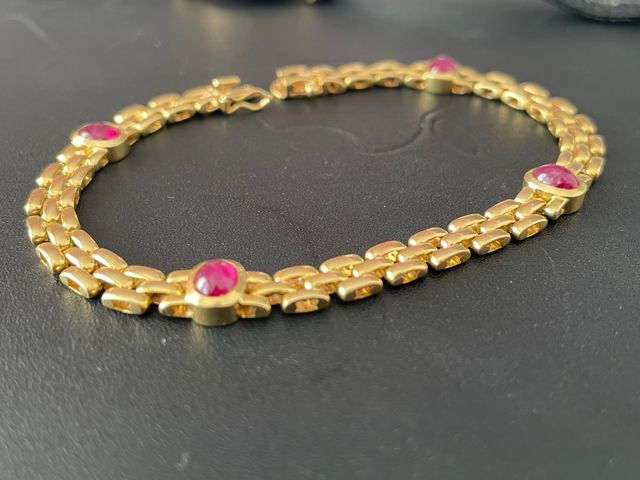 Pulsera de oro con rubíes
