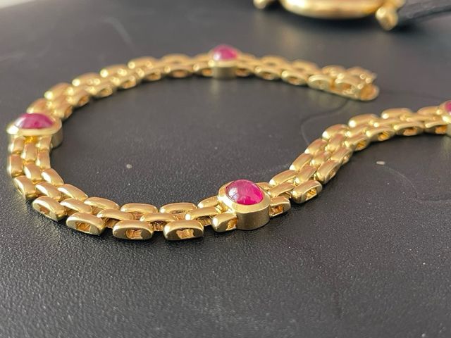 Pulsera de oro con rubíes