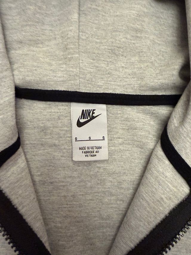 Chaqueta Nike Gris con Cremallera