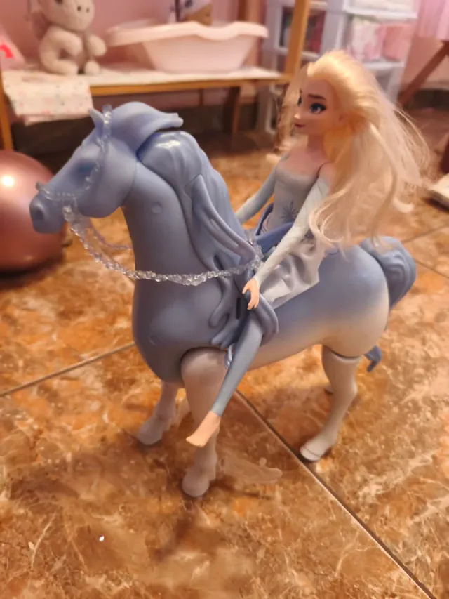 Muñeca Elsa con Caballo Frozen