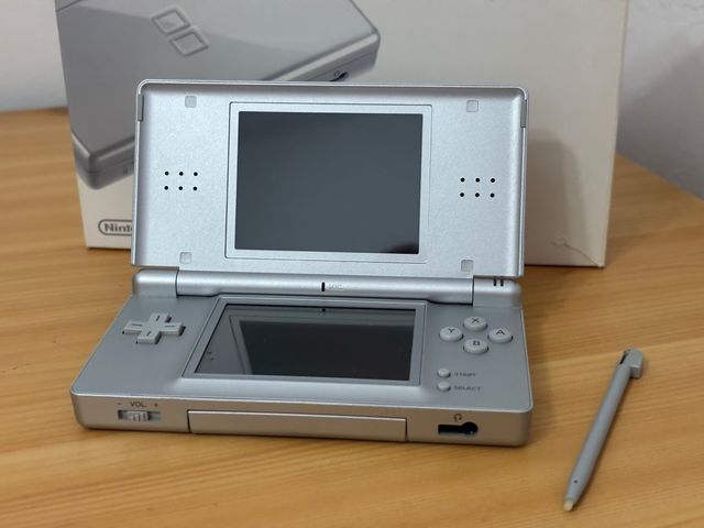 Nintendo DS Lite Plata + Funda Luigi