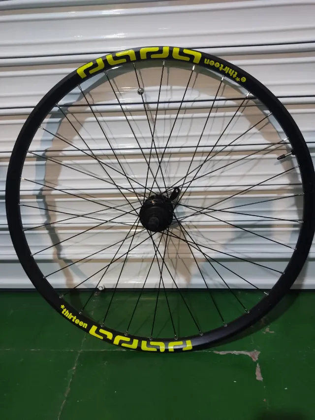 Rueda ebike e*thirteen vinilos 30mm