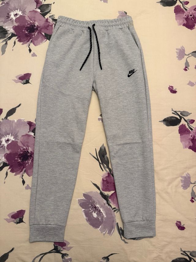 Pantalón Nike Gris