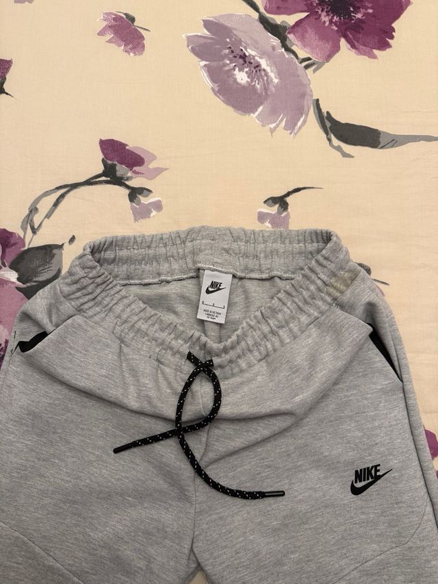 Pantalón Nike Gris