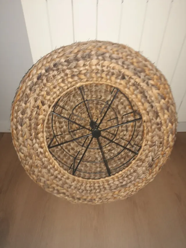 Puf redondo de yute y mimbre