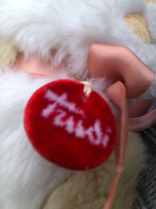 Tre peluche: Winnie the Pooh, cane e gatto