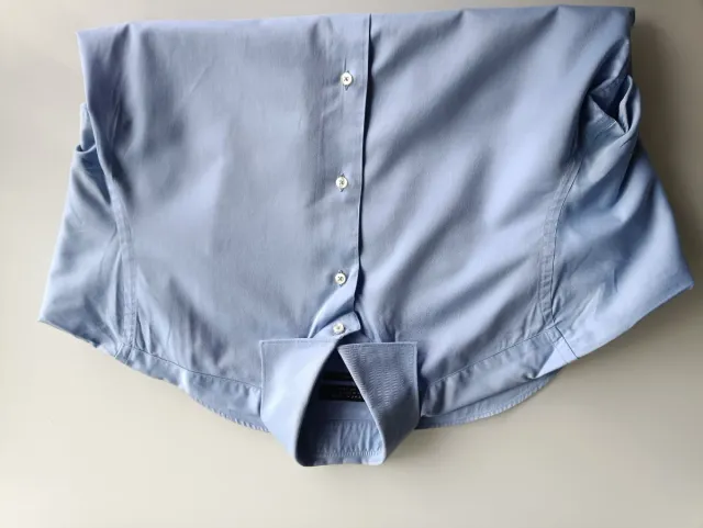 Camisa de vestir de color azul