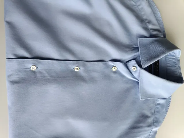 Camisa de vestir de color azul