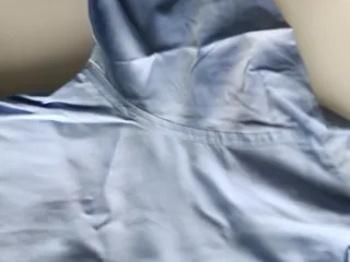 Camisa de vestir de color azul