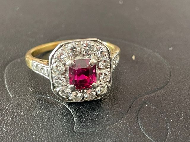 Anillo Oro Diamantes y Rubí