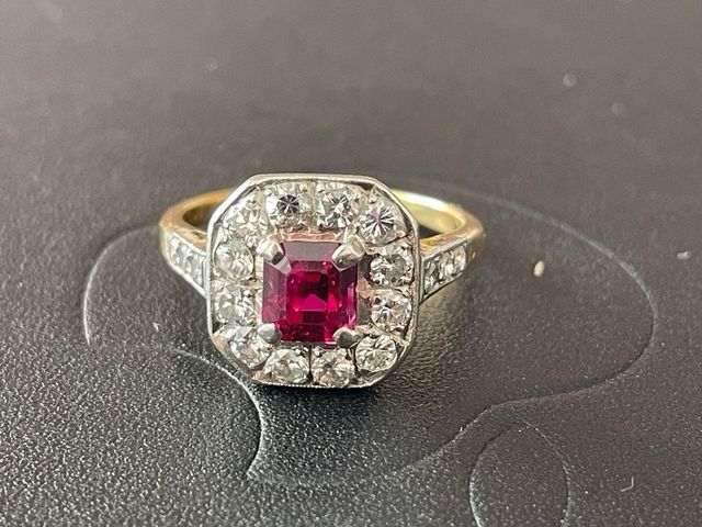 Anillo Oro Diamantes y Rubí