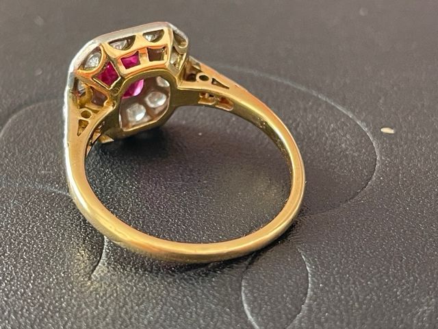 Anillo Oro Diamantes y Rubí