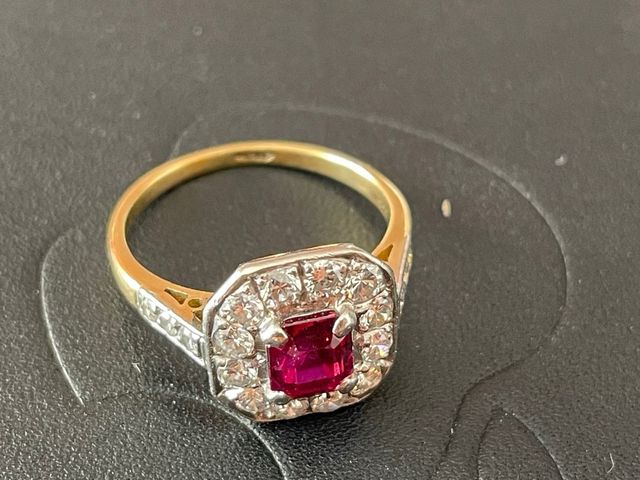 Anillo Oro Diamantes y Rubí