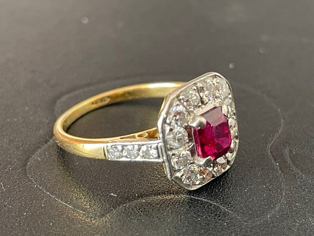 Anillo Oro Diamantes y Rubí