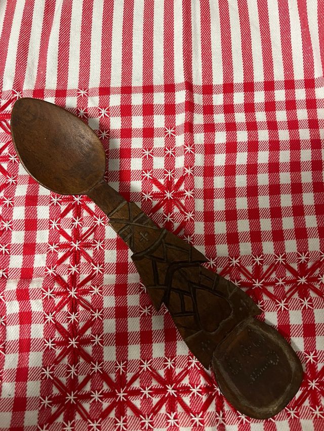 Cuchara de madera tallada de África
