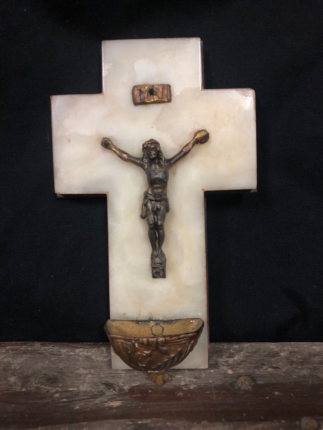 Cristo sobre mármol con benditera 16 x 10 Años 50