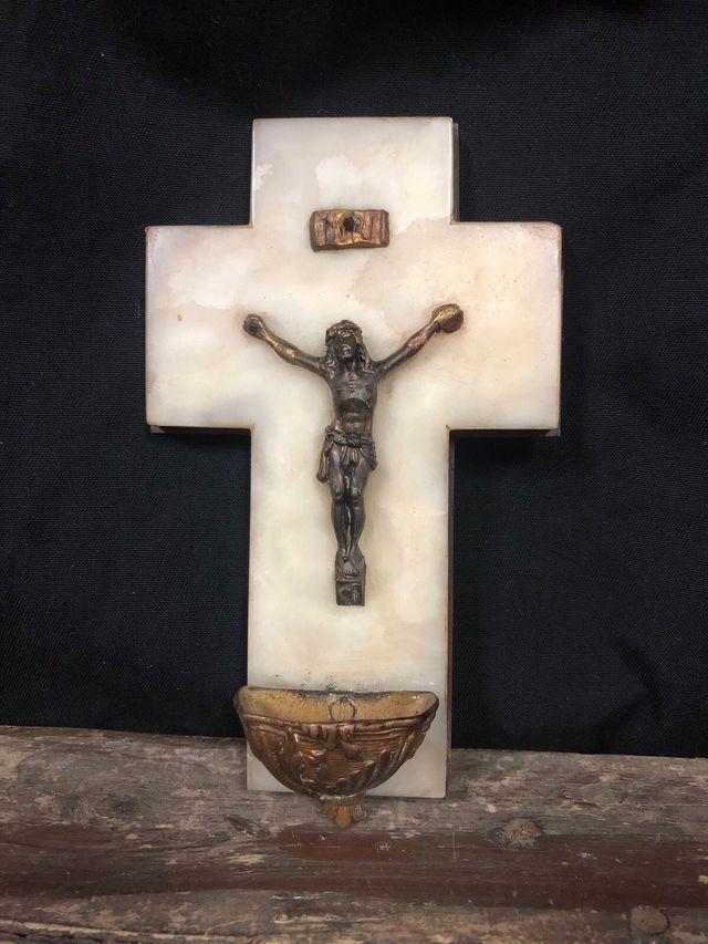 Cristo sobre mármol con benditera 16 x 10 Años 50