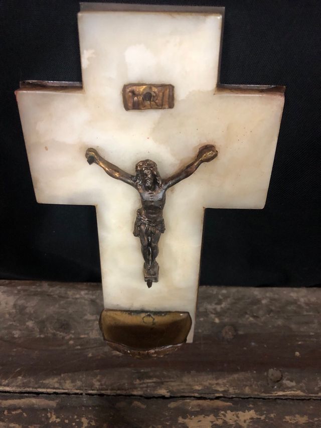 Cristo sobre mármol con benditera 16 x 10 Años 50