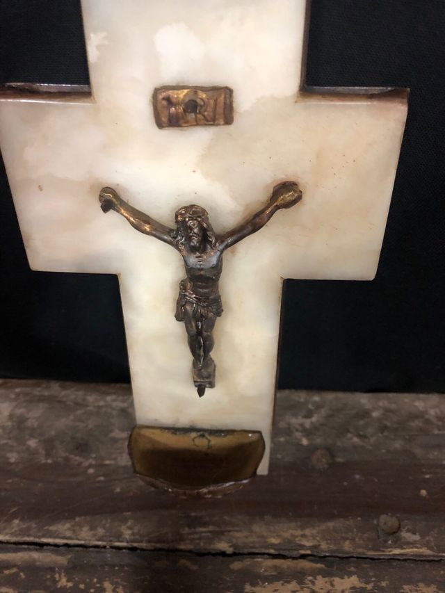 Cristo sobre mármol con benditera 16 x 10 Años 50