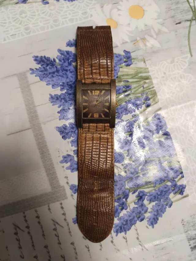 Reloj GUESS Rectangular Correa rota.