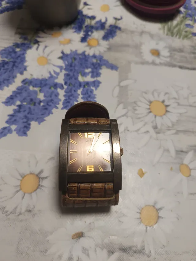 Reloj GUESS Rectangular Correa rota.