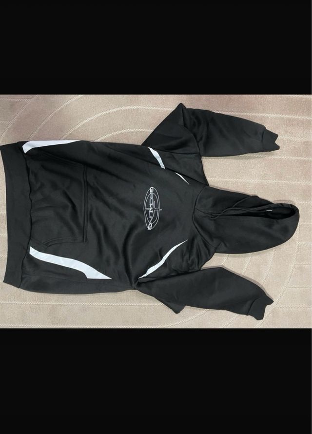 Sudadera Shein Negra con Detalles Blancos