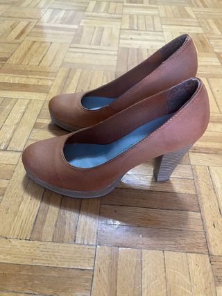 Zapatos de tacón de piel marca piccola piu