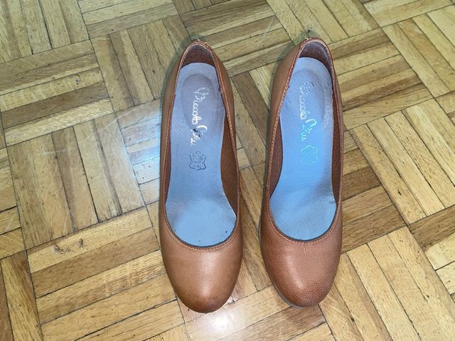 Zapatos de tacón de piel marca piccola piu