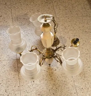 Lámparas Vintage Doradas y Blancas