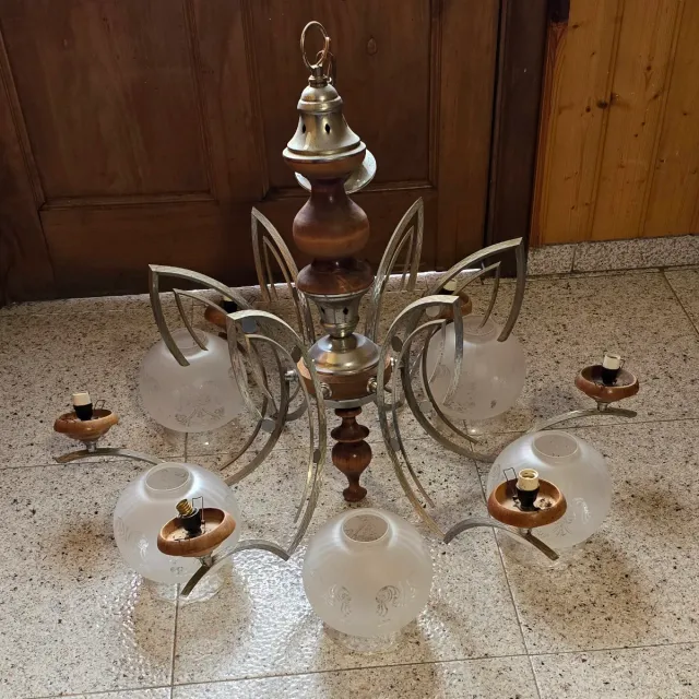 Lámparas Vintage Doradas y Blancas