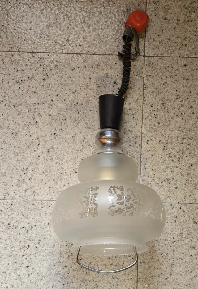 Lámparas Vintage Doradas y Blancas