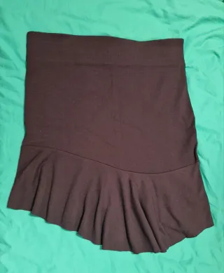 Falda mini asimétrica con volante, azul marino.